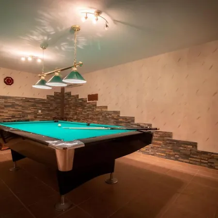 4-bedroom In Latchi With Pool Table *