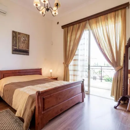 4-bedroom In Latchi With Pool Table