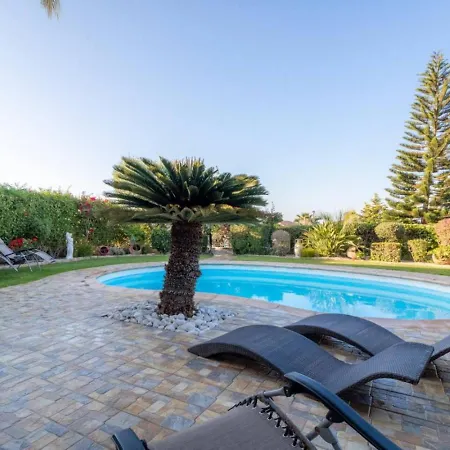 4-bedroom In Latchi With Pool Table Holiday home Polis