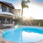 Rafaela - Luxury 4br Retreat Near The Baths Of Aphrodite *