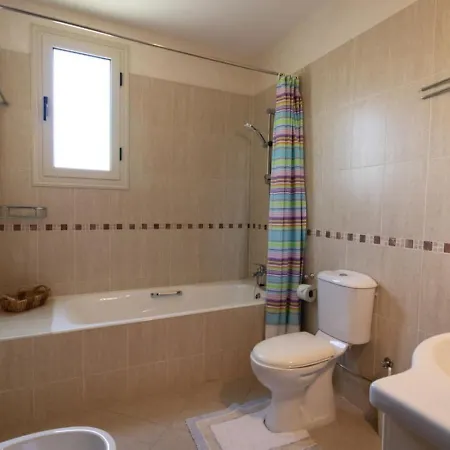 Rafaela - Luxury 4br Retreat Near The Baths Of Aphrodite *