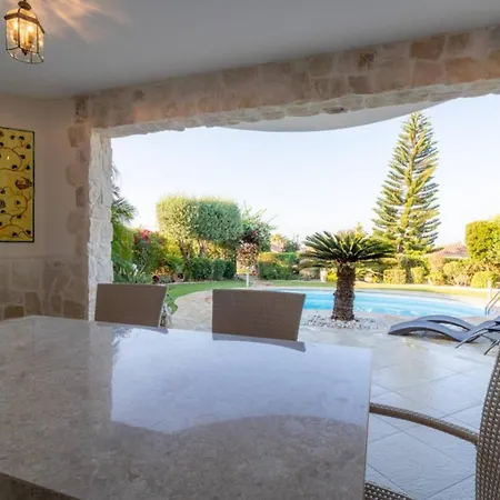 בית נופש Rafaela - Luxury 4br Retreat Near The Baths Of Aphrodite *