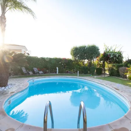 Rafaela - Luxury 4br Retreat Near The Baths Of Aphrodite * Polis