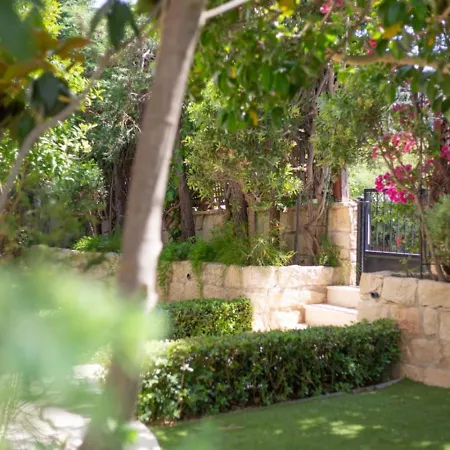 Rafaela - Luxury 4br Retreat Near The Baths Of Aphrodite