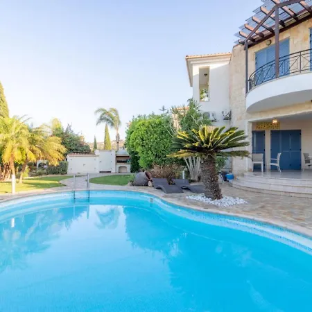 בית נופש Rafaela - Luxury 4br Retreat Near The Baths Of Aphrodite Polis