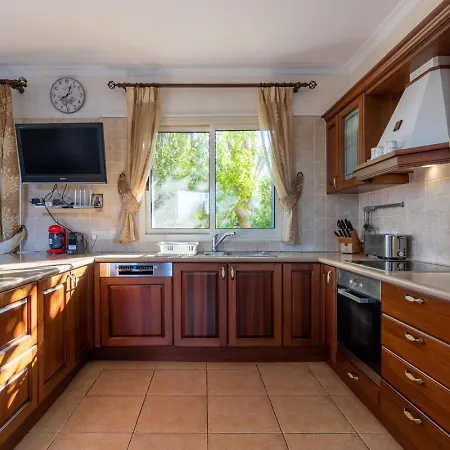 בית נופש Rafaela - Luxury 4br Retreat Near The Baths Of Aphrodite