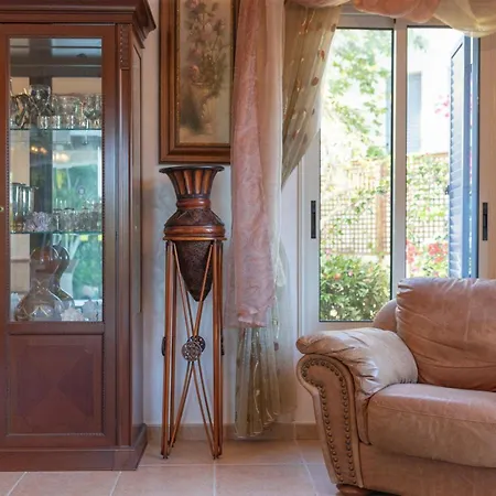 Rafaela - Luxury 4br Retreat Near The Baths Of Aphrodite