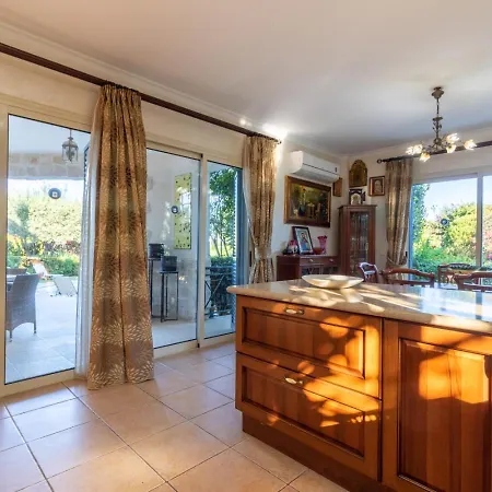 Rafaela - Luxury 4br Retreat Near The Baths Of Aphrodite Polis