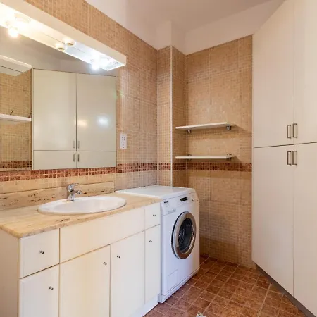 Rafaela - Luxury 4br Retreat Near The Baths Of Aphrodite Polis