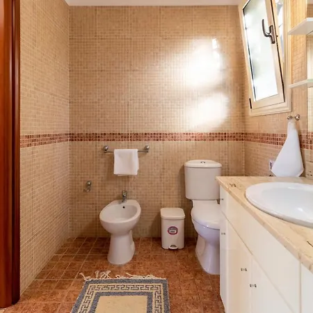Rafaela - Luxury 4br Retreat Near The Baths Of Aphrodite