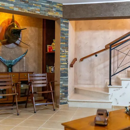Rafaela - Luxury 4br Retreat Near The Baths Of Aphrodite