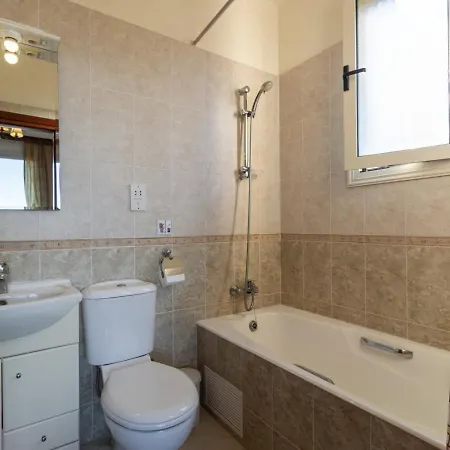 Rafaela - Luxury 4br Retreat Near The Baths Of Aphrodite בית נופש