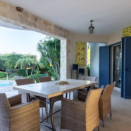 Rafaela - Luxury 4br Retreat Near The Baths Of Aphrodite *