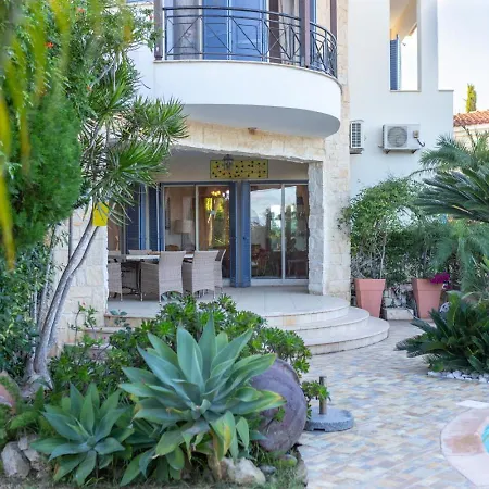 Rafaela - Luxury 4br Retreat Near The Baths Of Aphrodite בית נופש