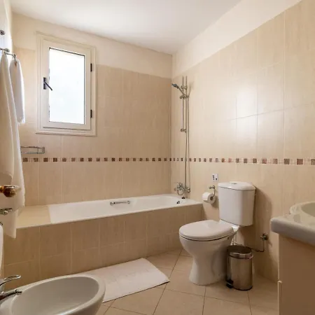 Rafaela - Luxury 4br Retreat Near The Baths Of Aphrodite * Polis