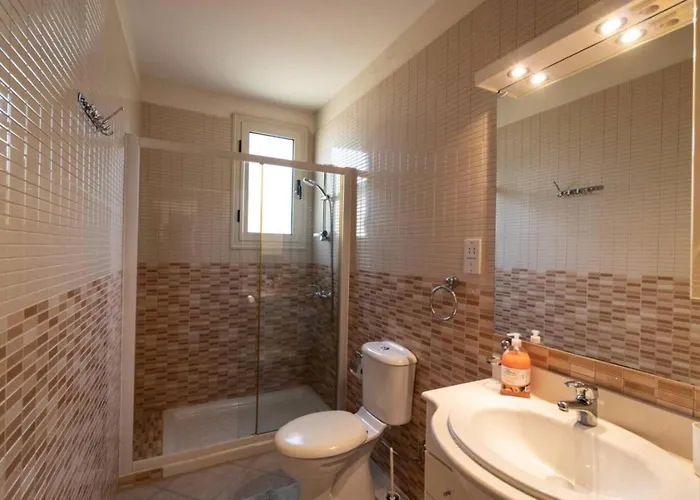 Rafaela - Luxury 4br Retreat Near The Baths Of Aphrodite * Polis