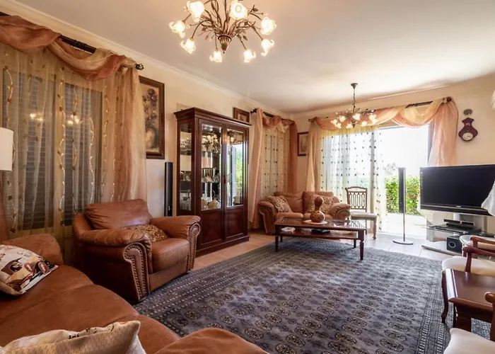 Rafaela - Luxury 4br Retreat Near The Baths Of Aphrodite * Polis