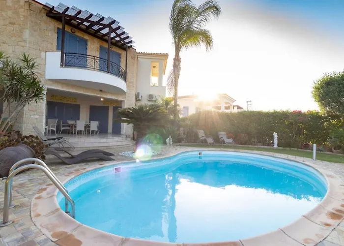 Rafaela - Luxury 4br Retreat Near The Baths Of Aphrodite *