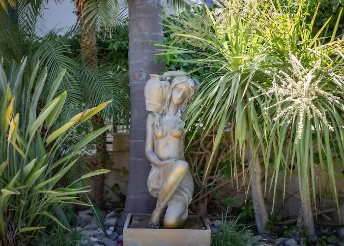 Rafaela - Luxury 4br Retreat Near The Baths Of Aphrodite Polis