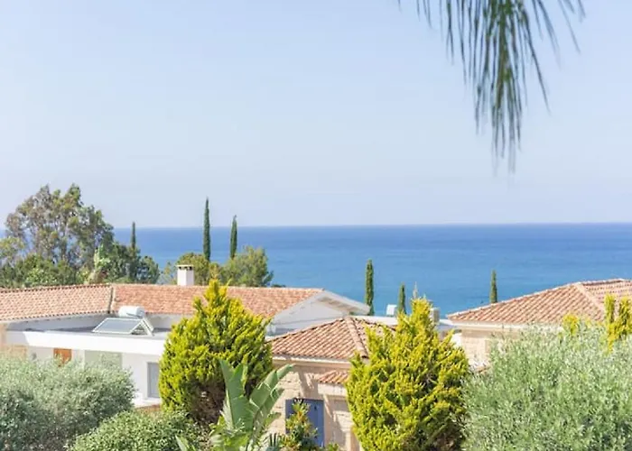 Semesterbostad Rafaela - Luxury 4br Retreat Near The Baths Of Aphrodite Polis