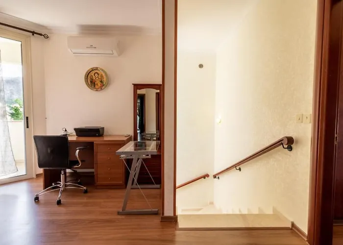 Semesterbostad Rafaela - Luxury 4br Retreat Near The Baths Of Aphrodite